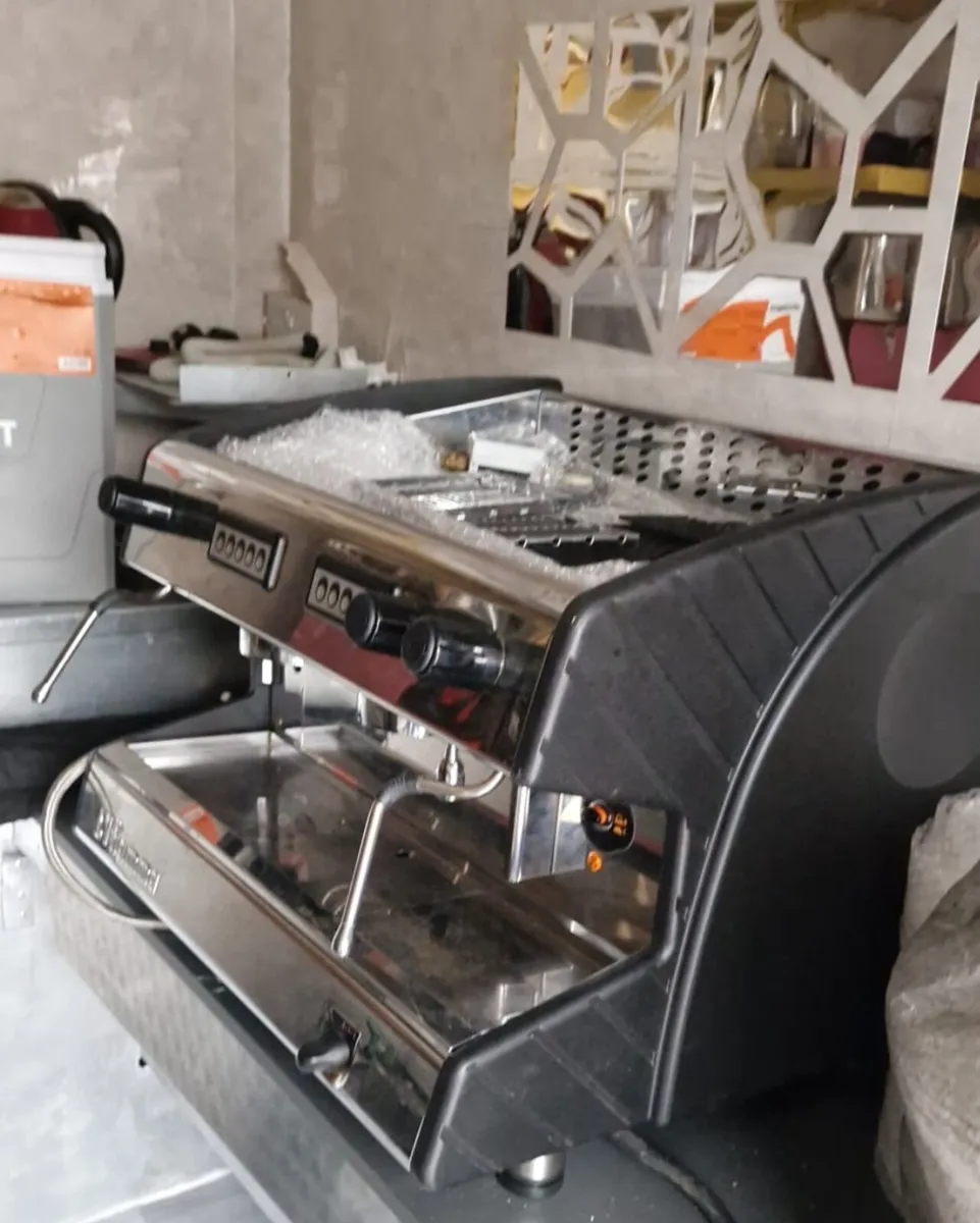 Heavy Espresso machine for commercial use - Image 1