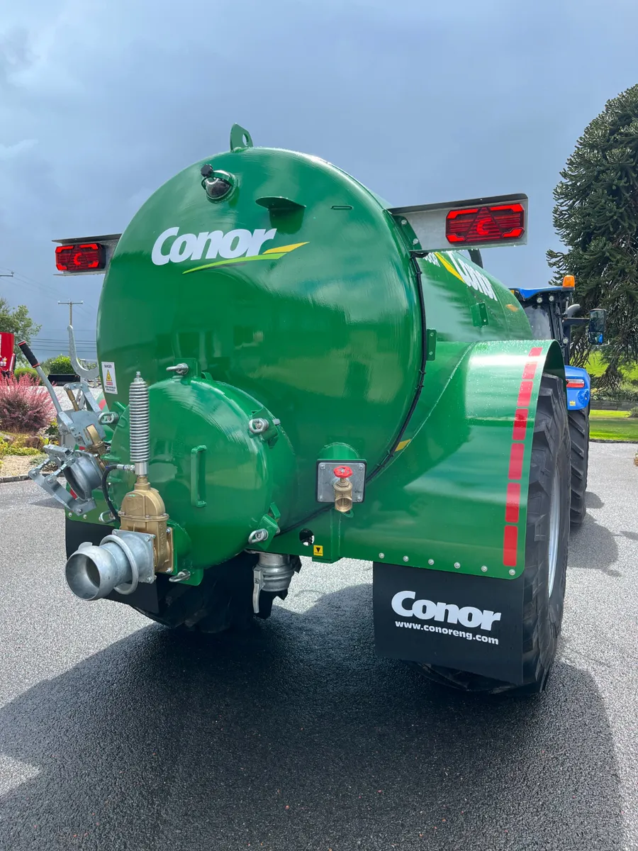 New 1600 Gallon Fully Recessed Conor Tanker - Image 4