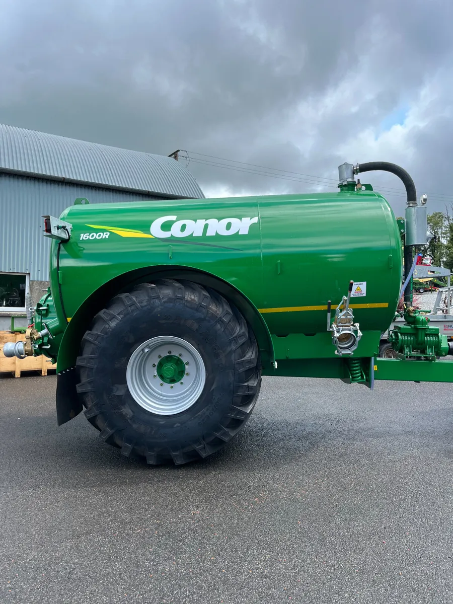 New 1600 Gallon Fully Recessed Conor Tanker - Image 2