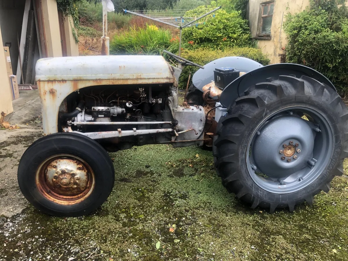 Vintage tractor - Image 1