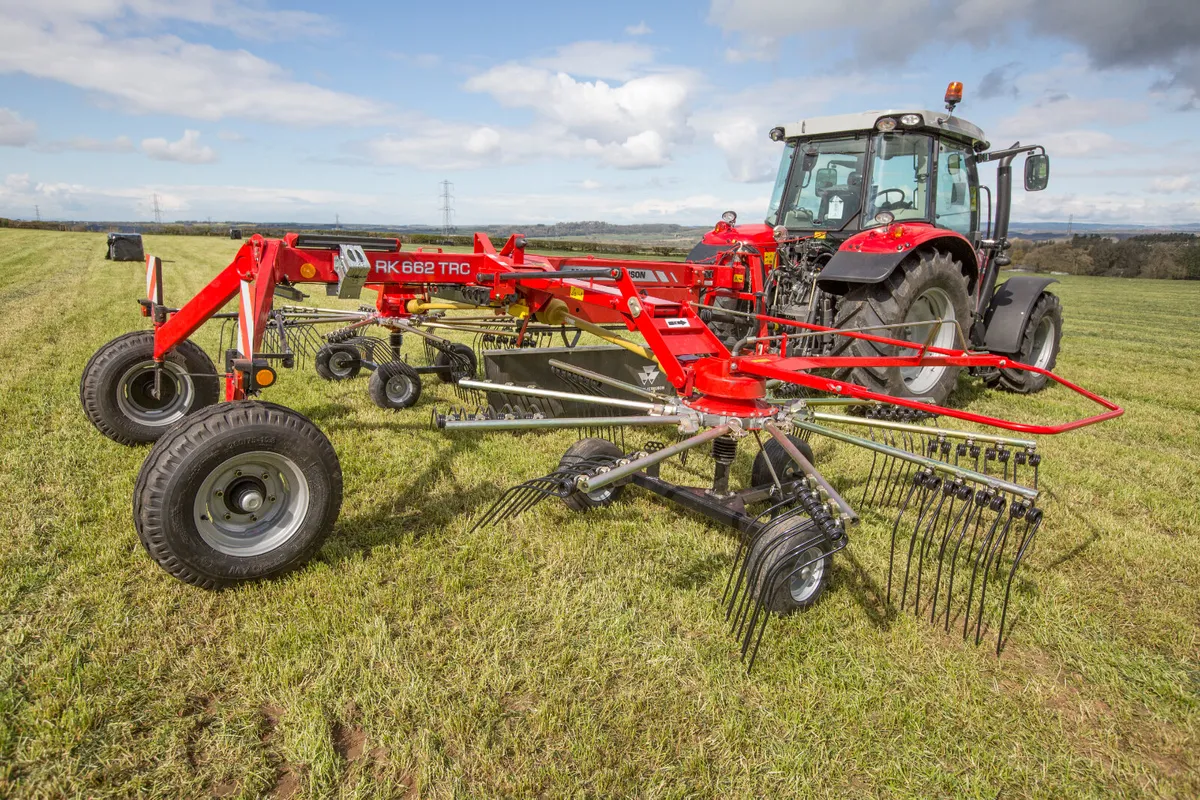 Massey Ferguson 662-802 Rake - €17,073 + VAT - Image 2
