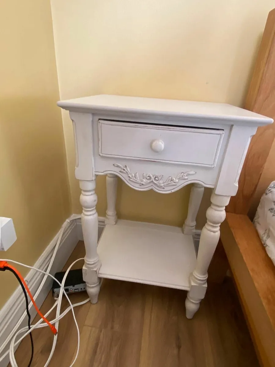 Antique Look Bed Set - Image 1