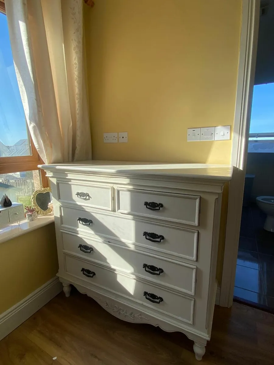 Antique Look Bed Set - Image 2