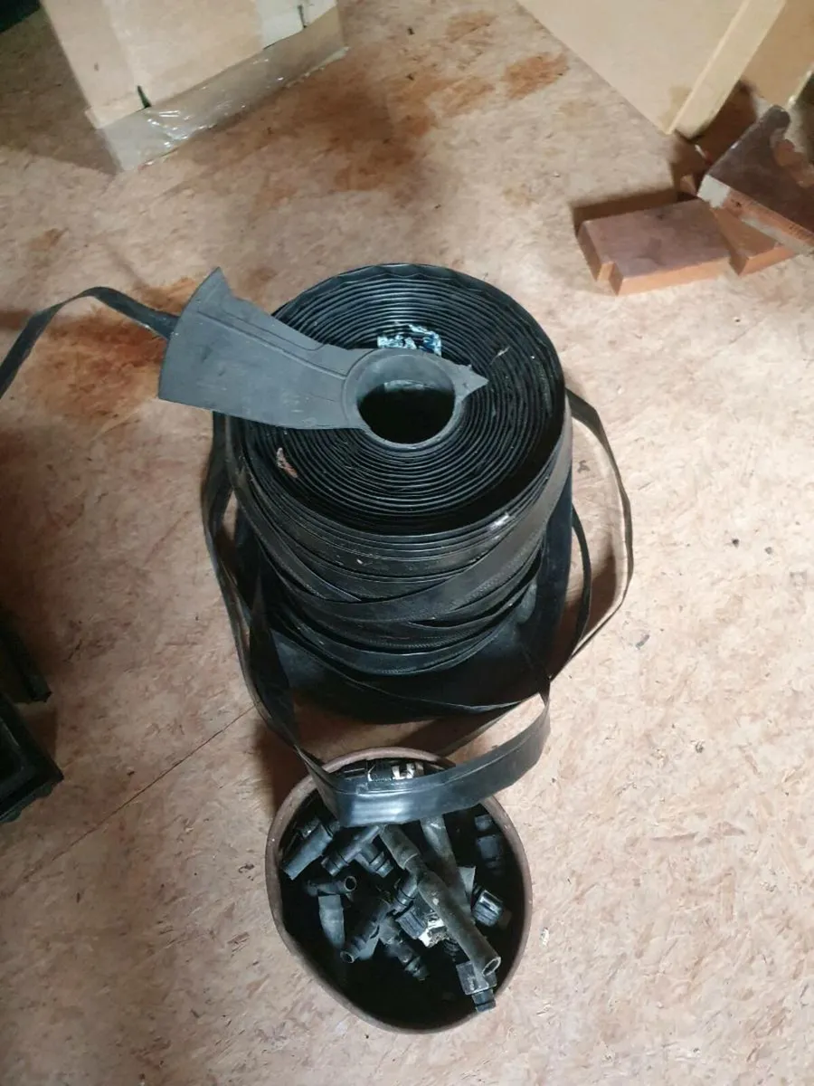 Flat irrigation pipe