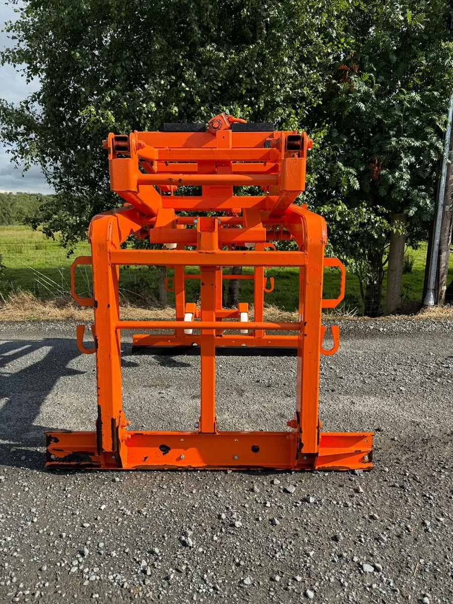 Block Grab - Image 2