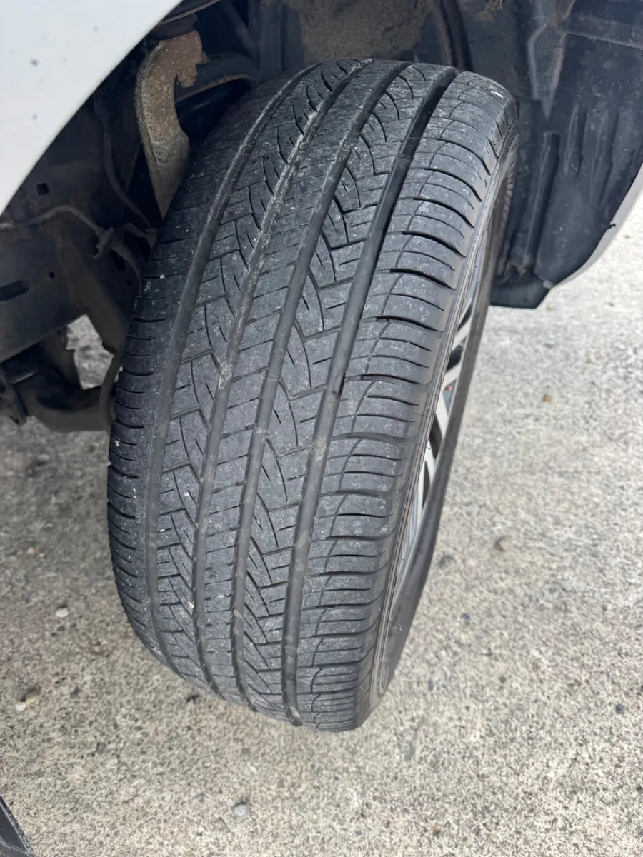 Nissan Navara 2019 2.3 automatic hi spec with vat - Image 3