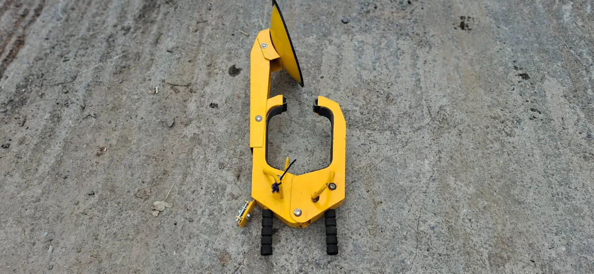 Heavy-Duty Wheel Clamp – Ultimate Theft Deterrent - Image 2