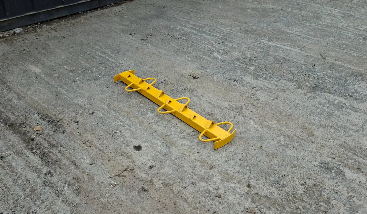 Heavy-Duty Fencing Tension Bar – 7 Hooks Steel - Image 1