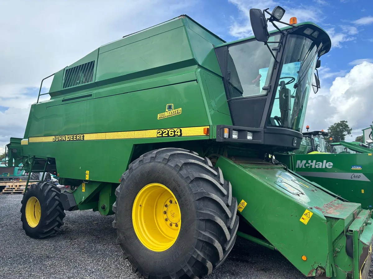 1998 John Deere 2264 Hillmaster - Image 1