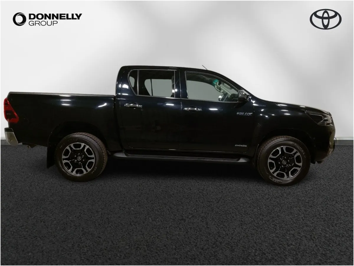 Toyota Hilux Diesel Invincible - Image 2
