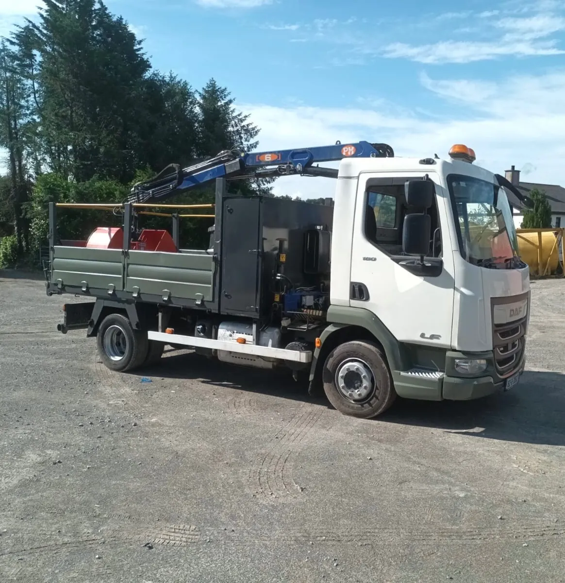 2017/2018 12Tonnor tipper grabs - Image 2