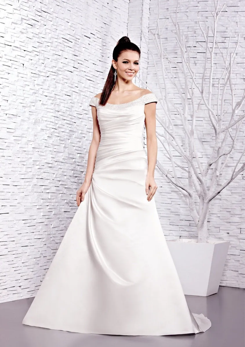 Wedding dress - Image 1