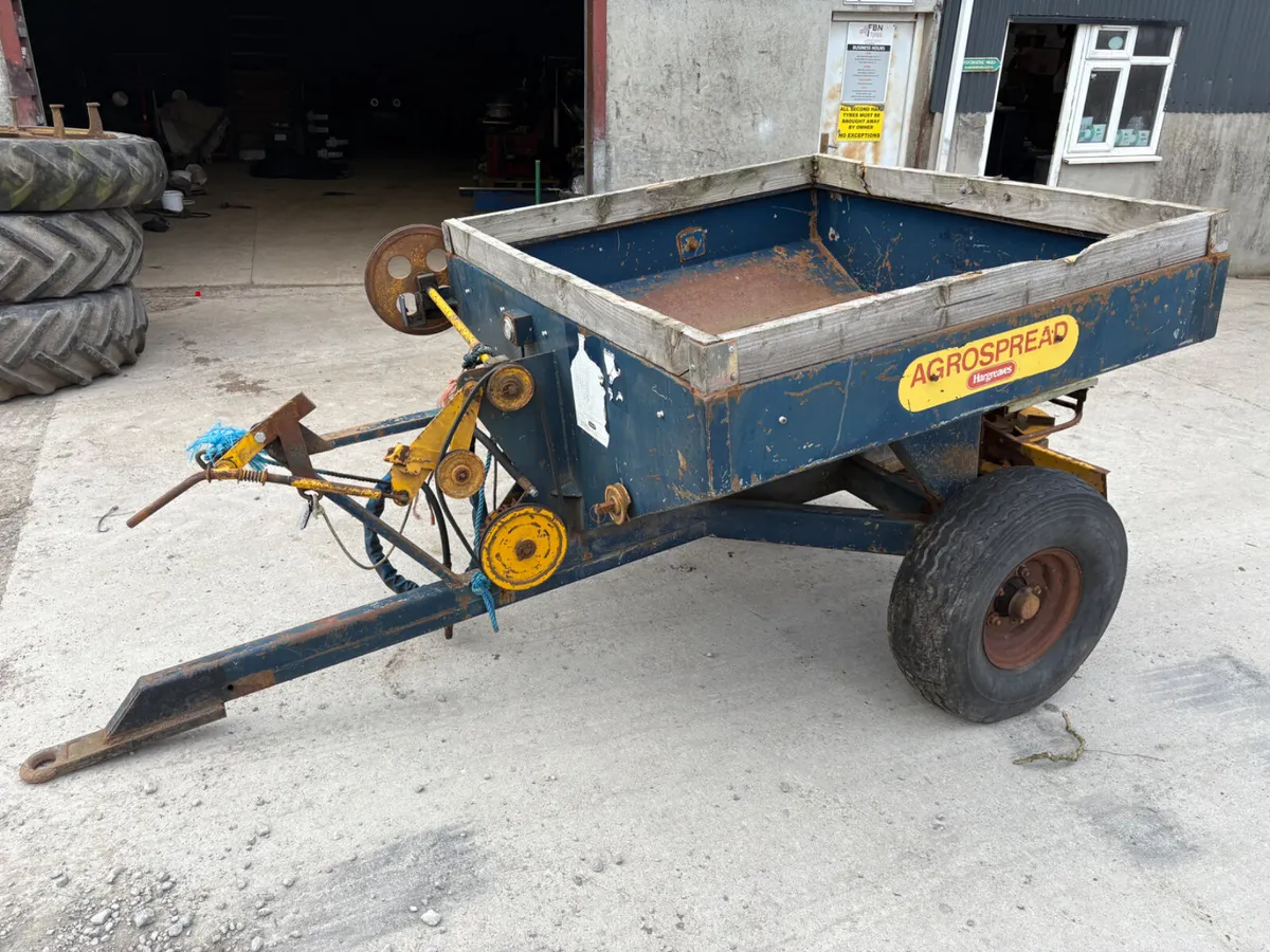 Lime spreader - Image 1