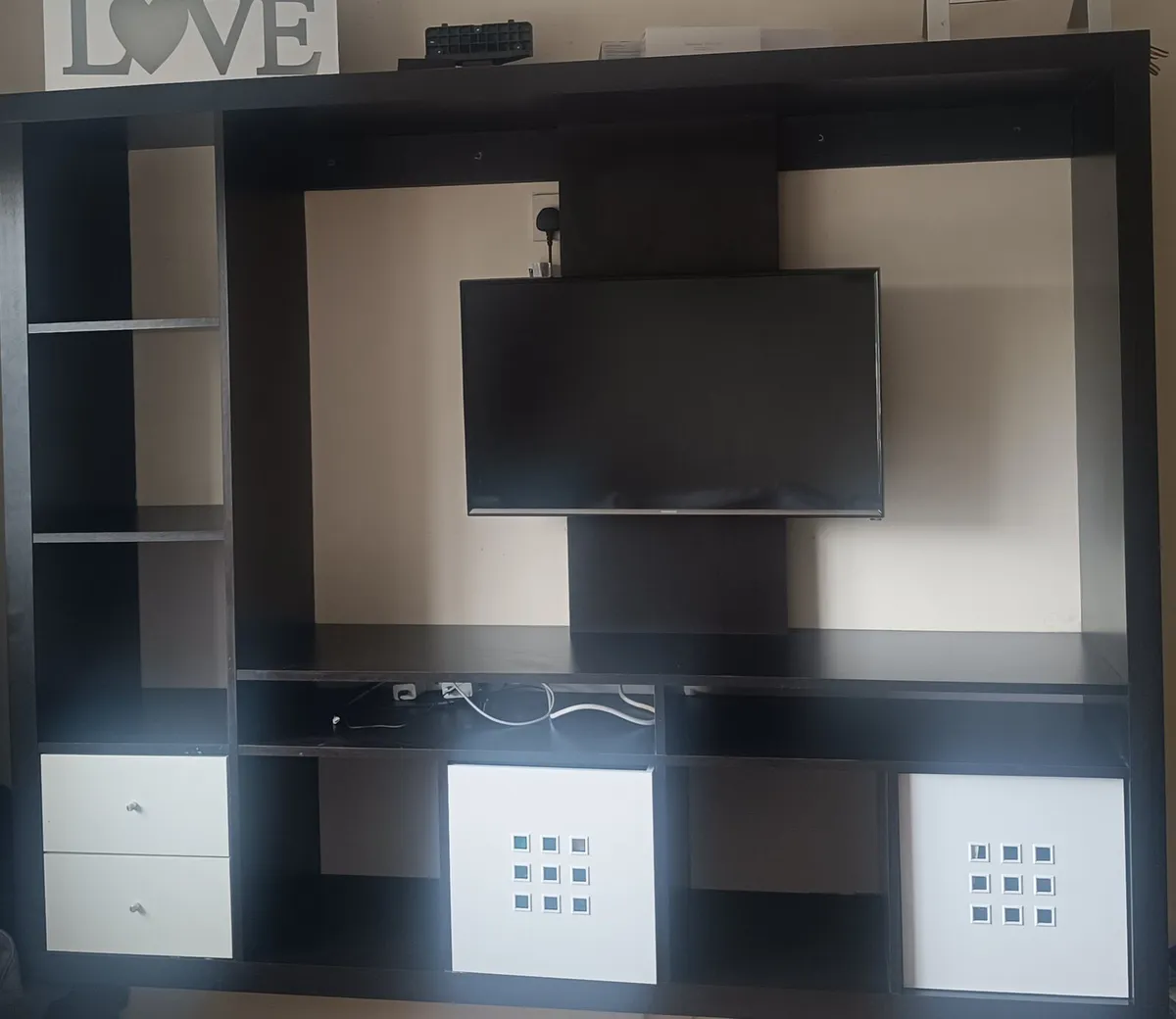 TV Media Unit - Image 1