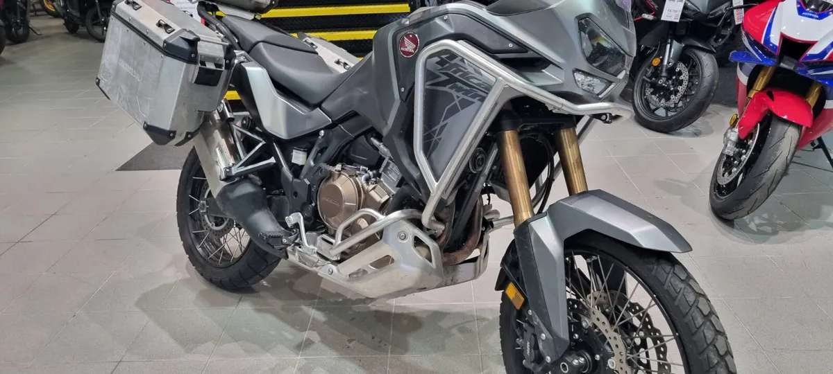 Honda CRF1100 Africa Twin Manual - Image 4