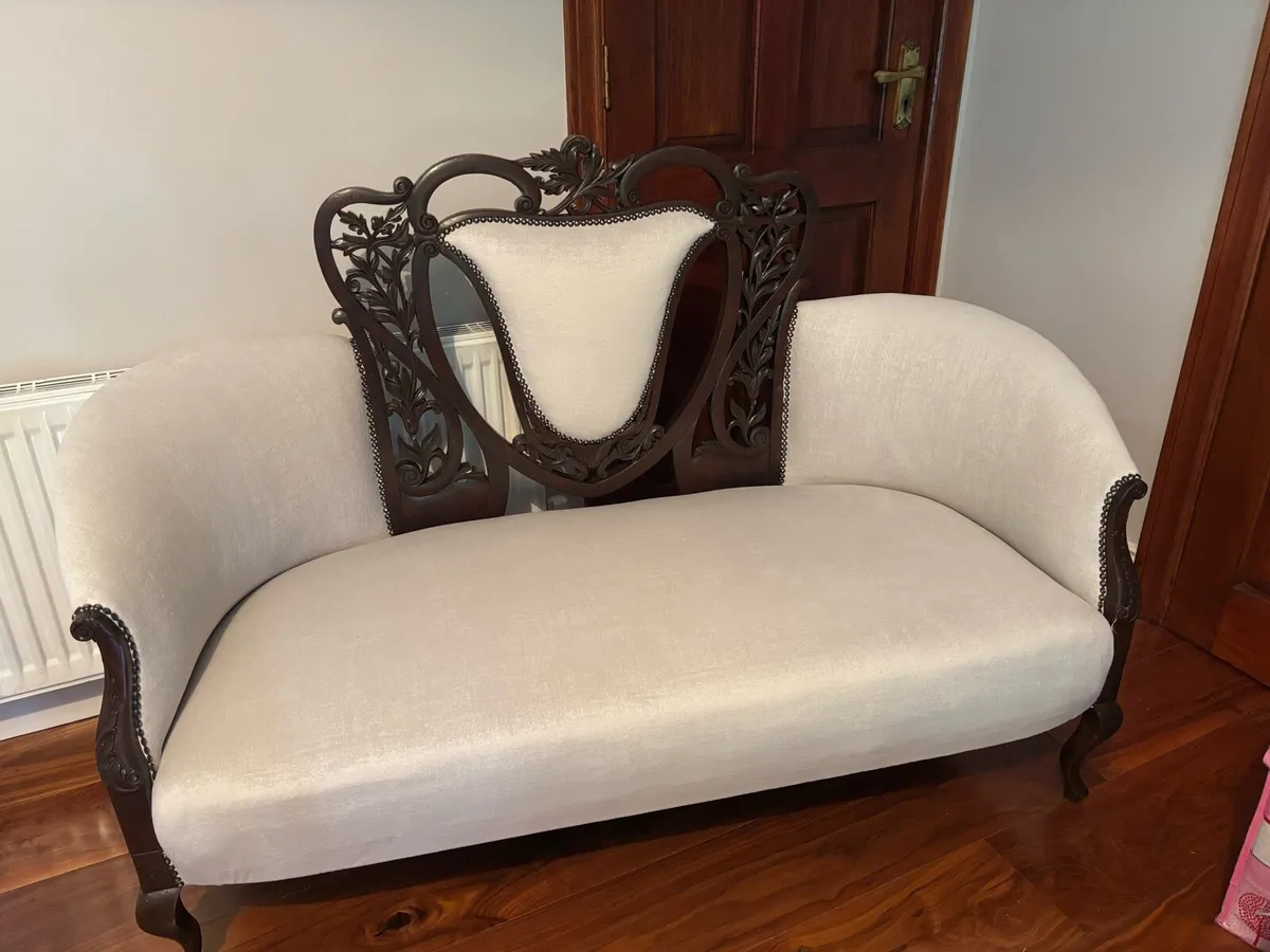 Beautiful Antique Carved Mahogany Settee - Image 1