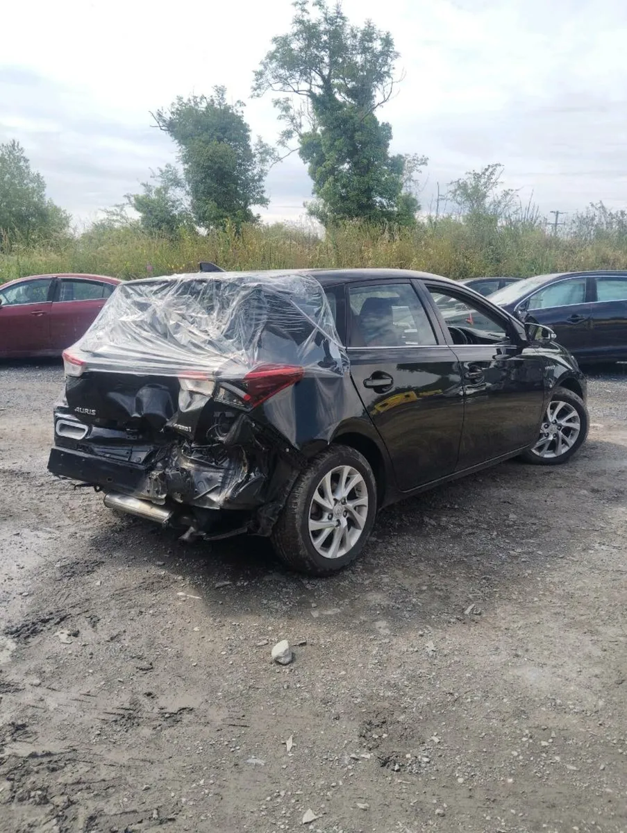 Breaking Toyota auris 2017 hybrid - Image 3