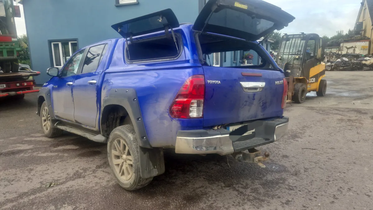 2018 HILUX JUST IN FOR BREAKING - Image 3