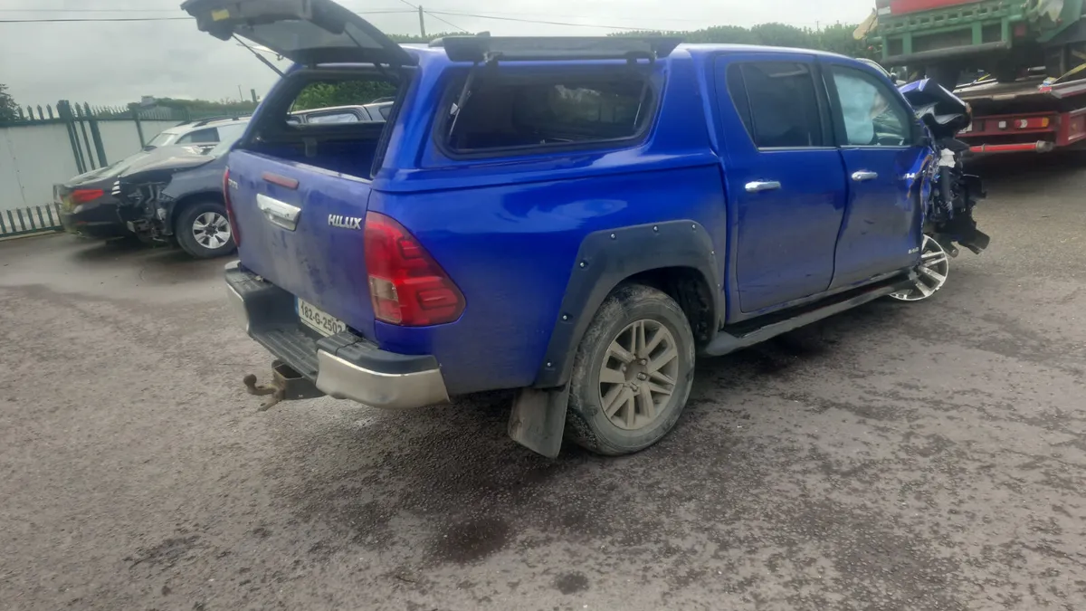 2018 HILUX JUST IN FOR BREAKING - Image 4