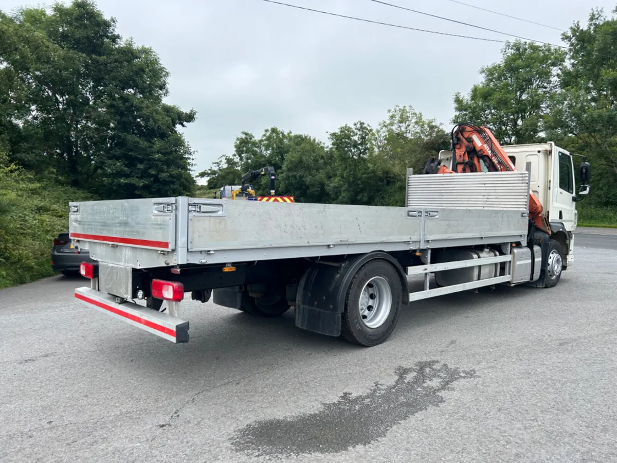 2016 Daf cf 370  4x2 18 ton flat with crane - Image 3