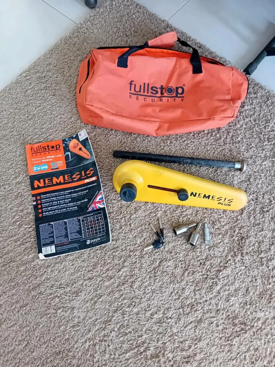 Wheel lock and steering lock campervan - Image 1