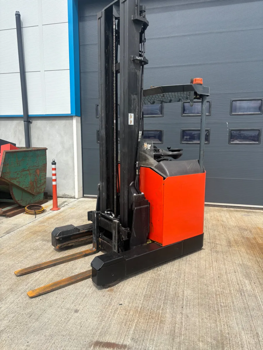 Toyota Reach forklift for sale - Image 1