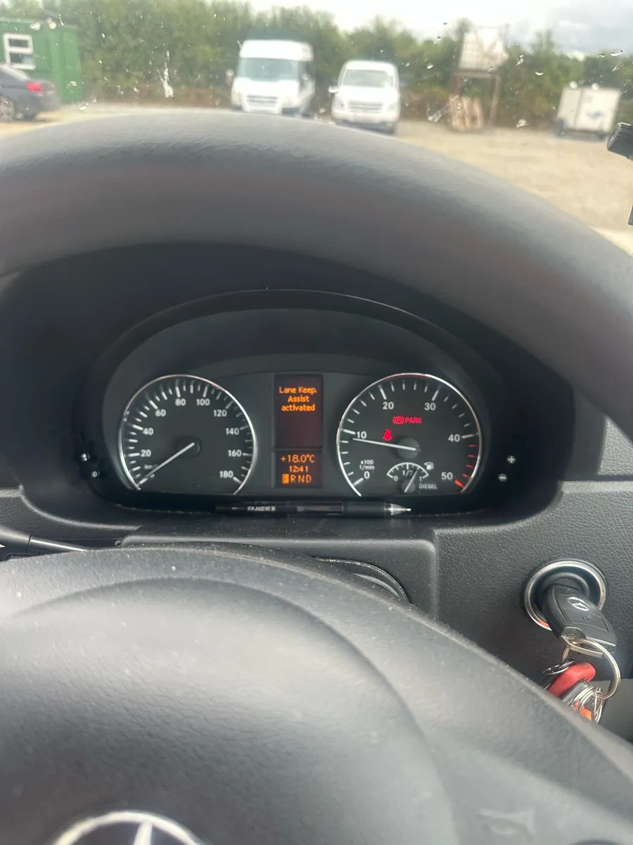 Buses & coaches - Image 2