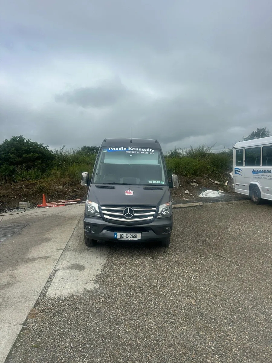 Buses & coaches - Image 1