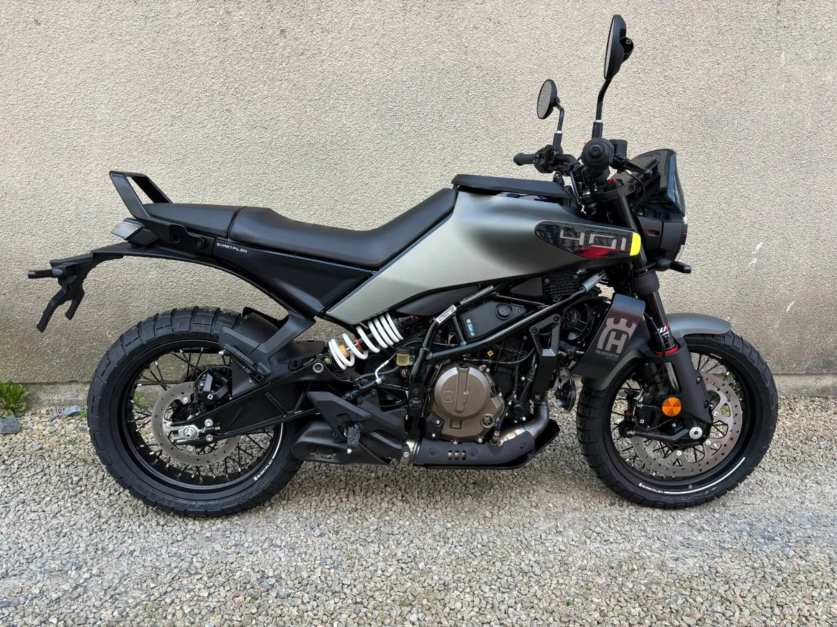 2025 Husqvarna Svartpilen 401 - New Unregistered - Image 4