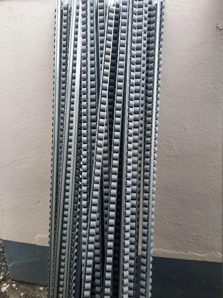 Roller track with cylindrical rollers - Image 1