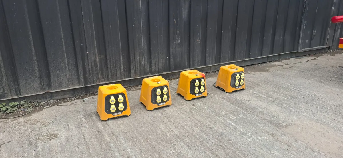 4 way splitter - Image 1