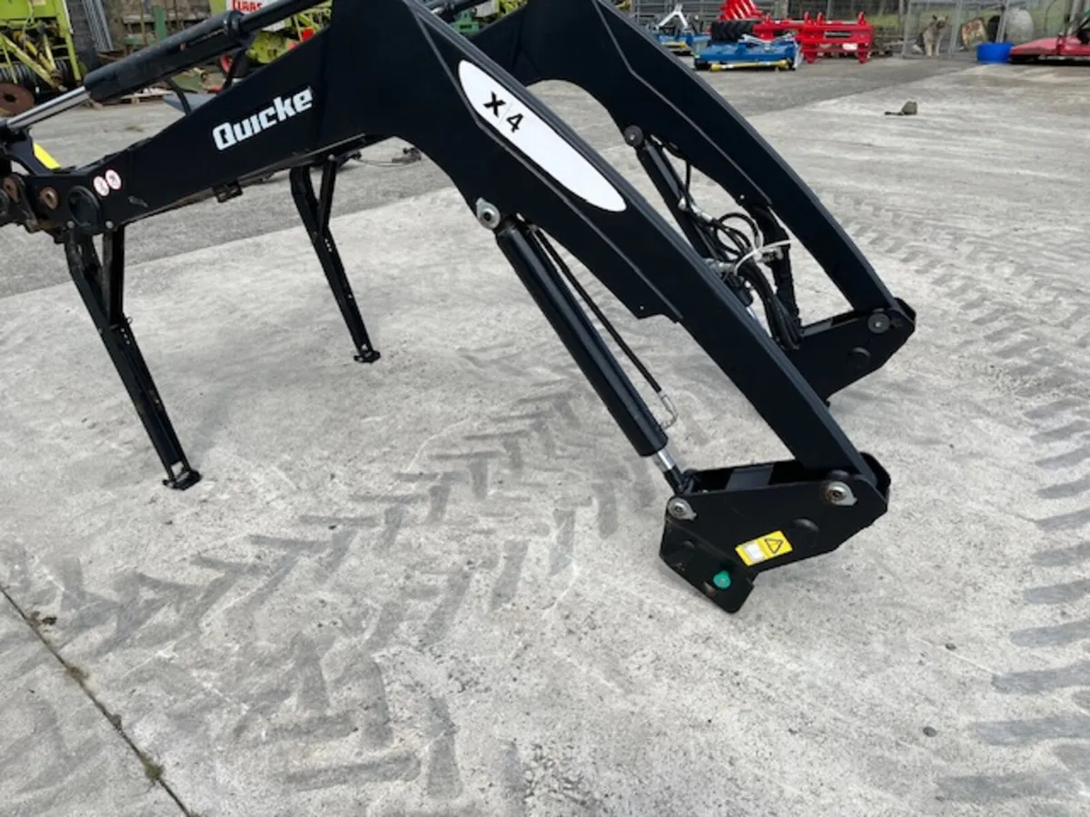 Quicke X4 Power Loader - Image 4