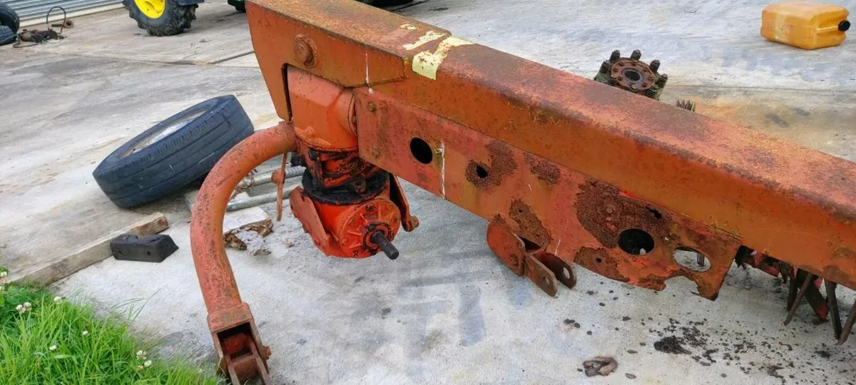 Kuhn Giro swivel box. - Image 2