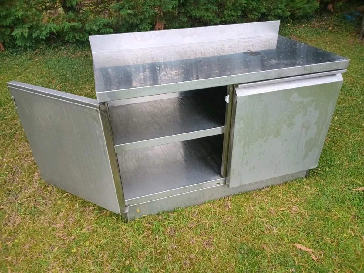 Stainless steel tables - Image 1