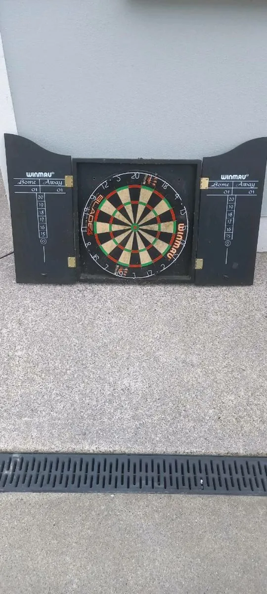 Dartboard & Cabiet - Image 1