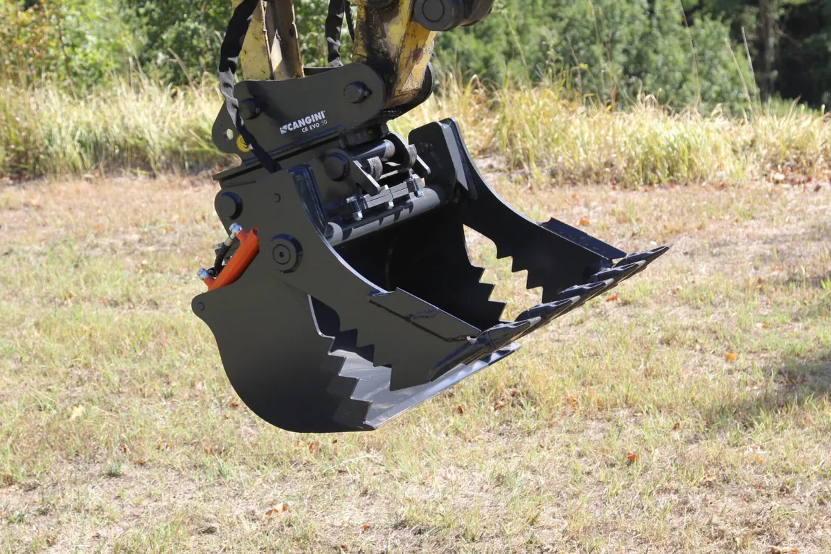 Cangini 4/1 hydraulic bucket - Image 1