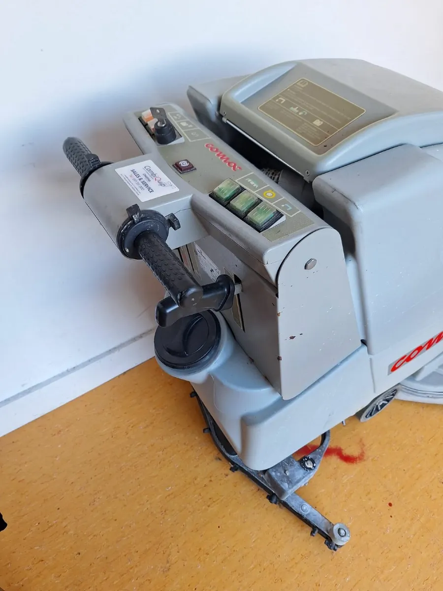 Comac Simpla scrubber dryer floor cleaner - Image 2