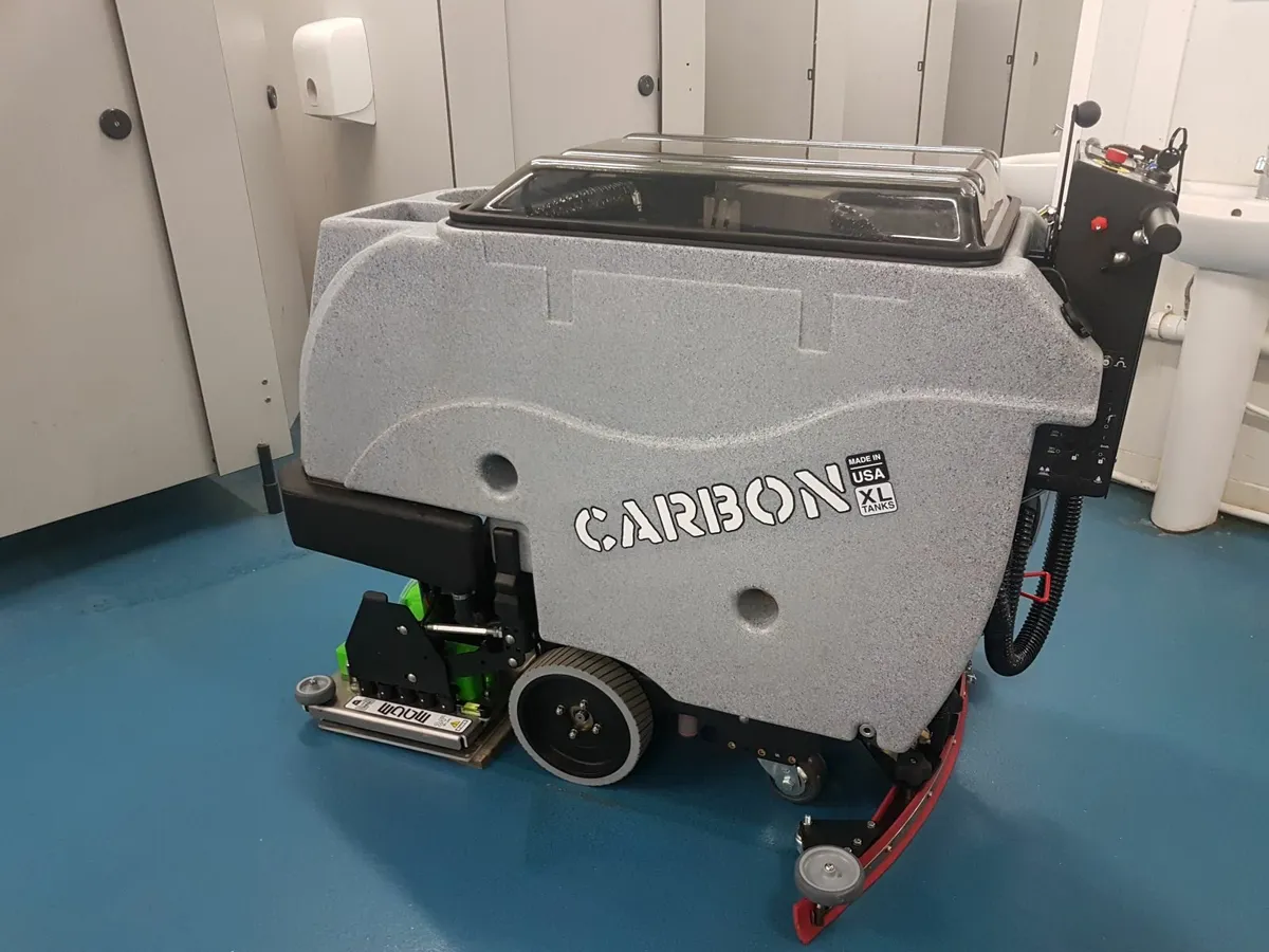 Tomcat Carbon 24E Heavy-Duty Scrubber Dryer - Image 2