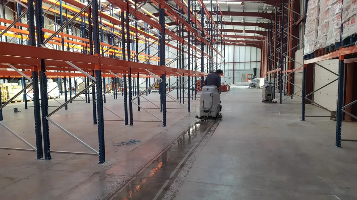 Reconditioned Nilfisk BR601 Ride-On Scrubber Dryer - Image 2