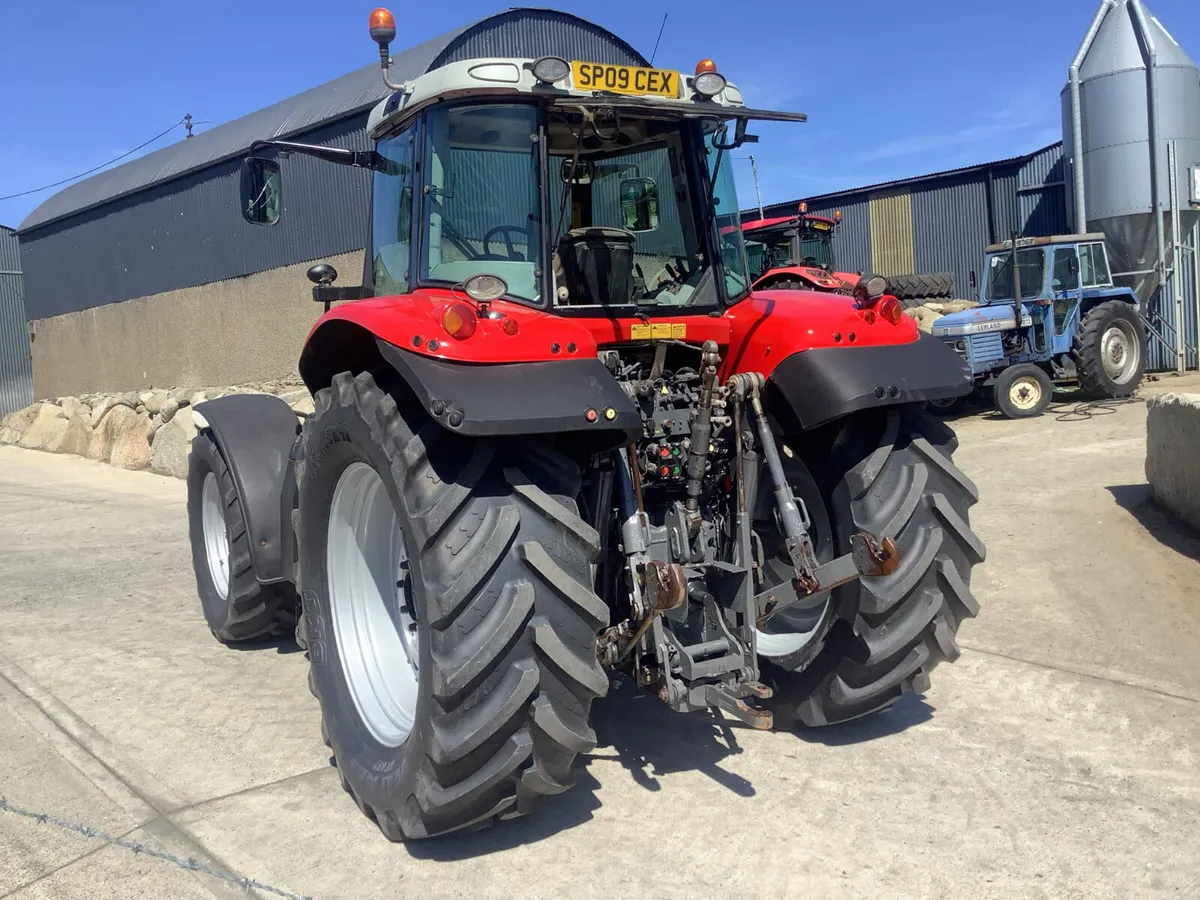 2009 MF 6495 - Image 4