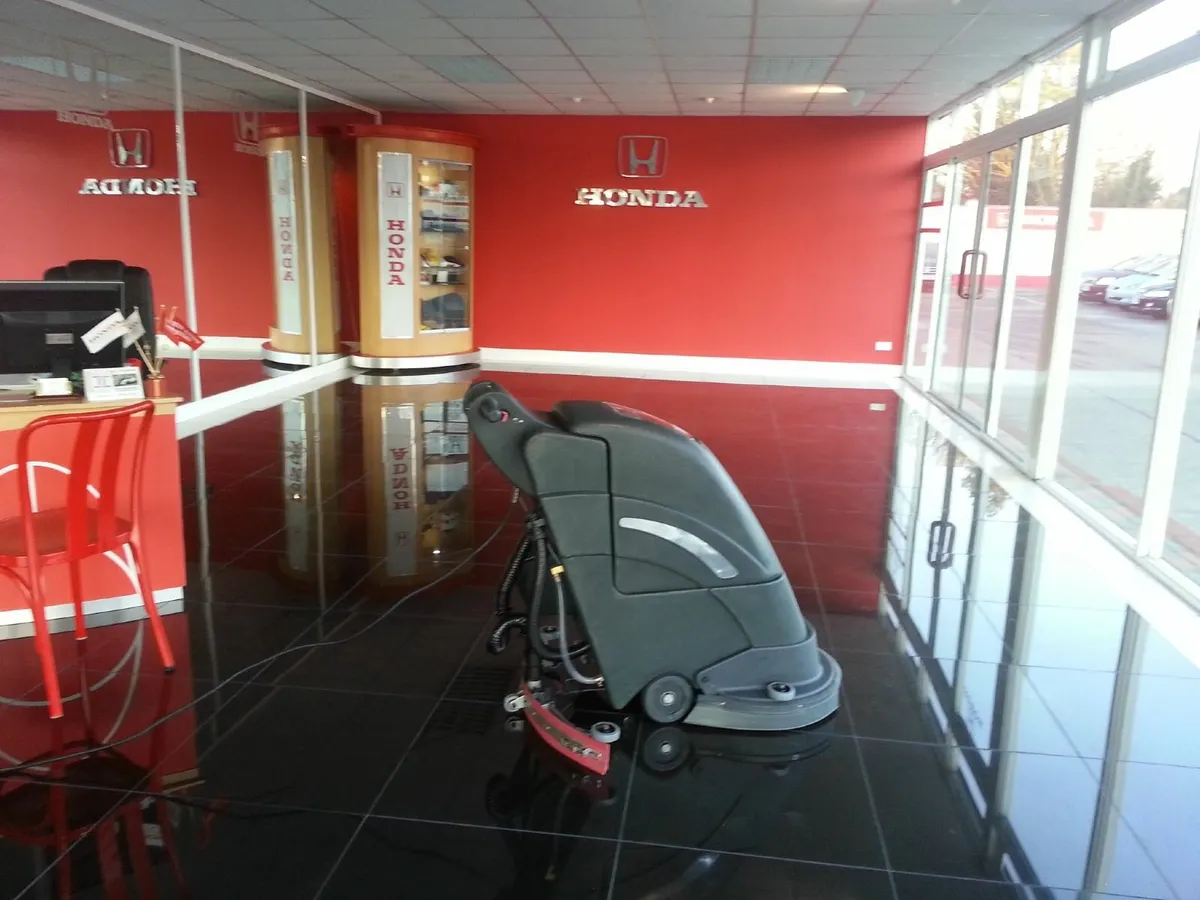 Viper Fang Mains-Powered Scrubber Dryer - Image 1