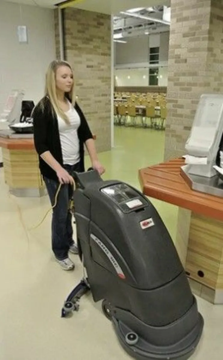 Viper Fang Mains-Powered Scrubber Dryer - Image 2