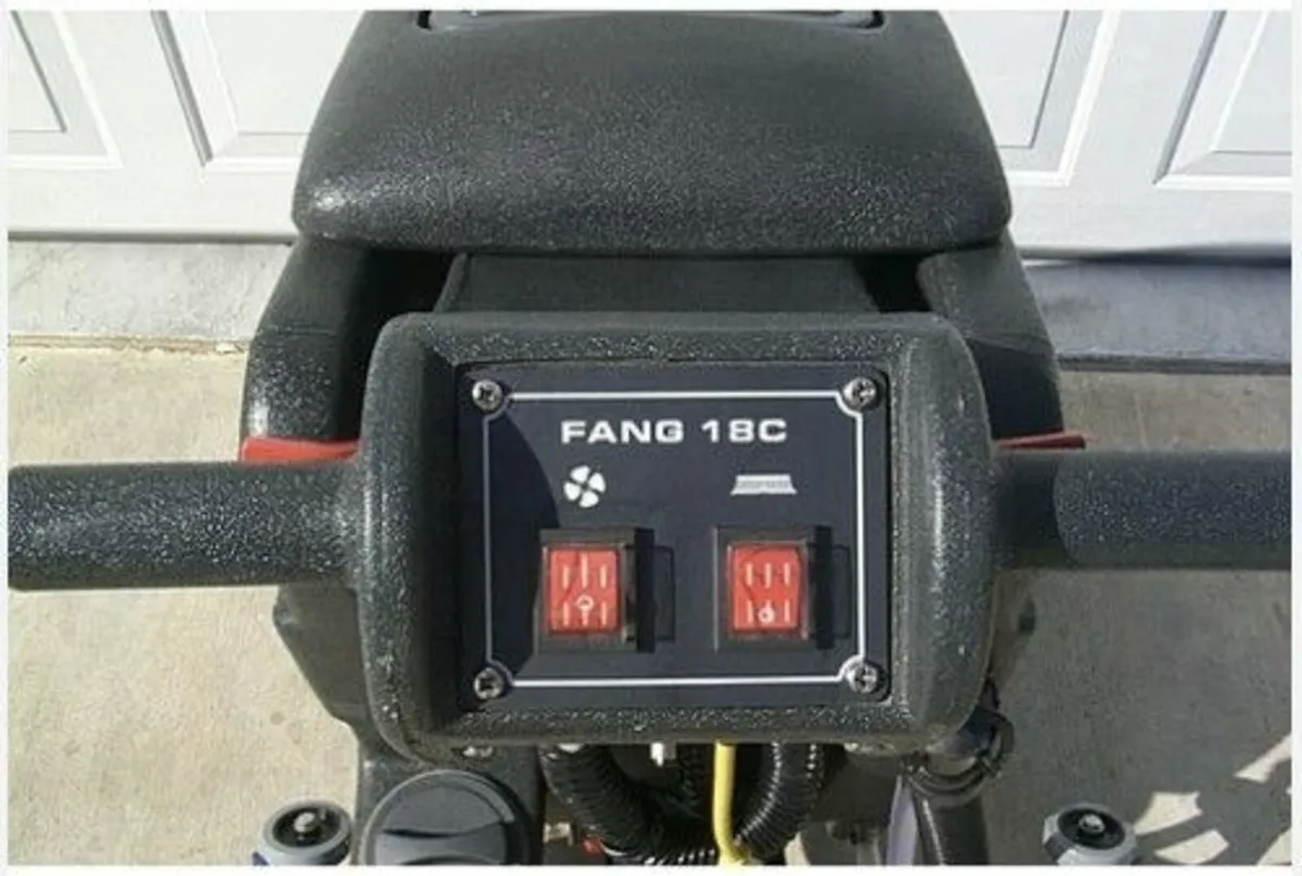 Viper Fang Mains-Powered Scrubber Dryer - Image 3