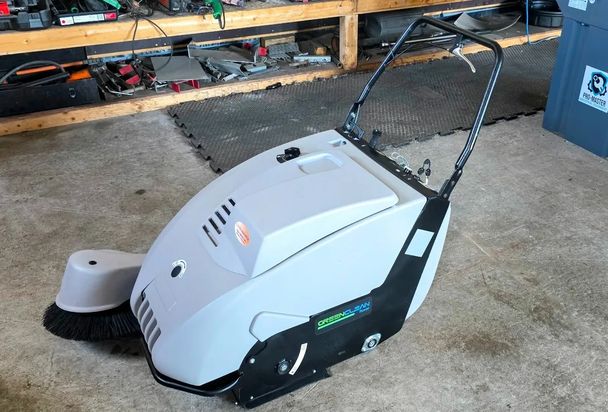 Battery operated floor Sweeper – with warranty - Image 1