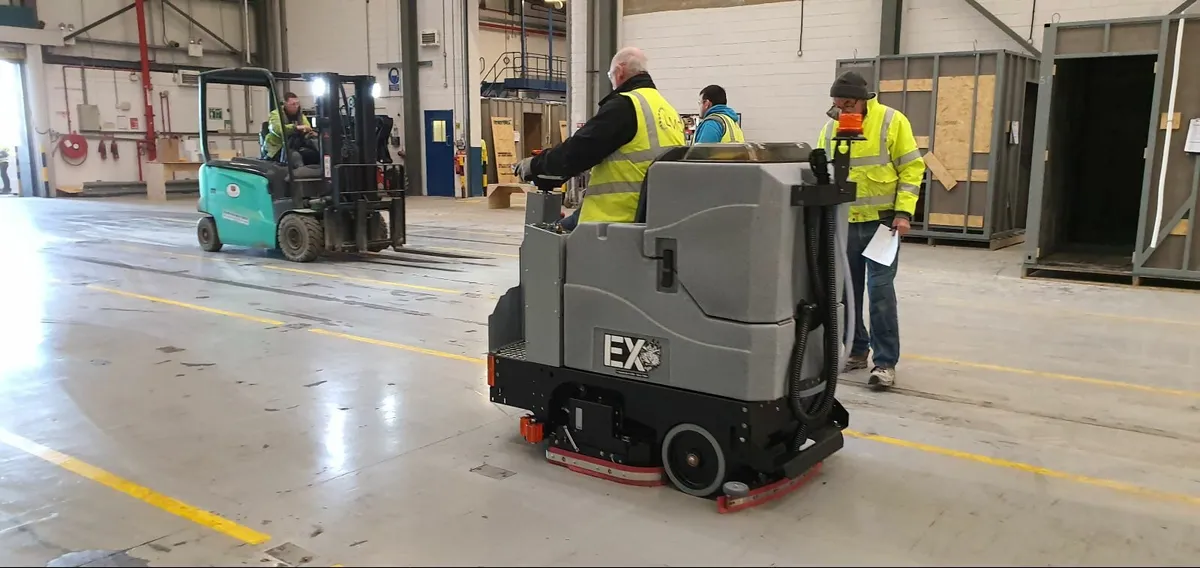 Brand New Tomcat EX33C Ride-On Scrubber Dryer - Image 2