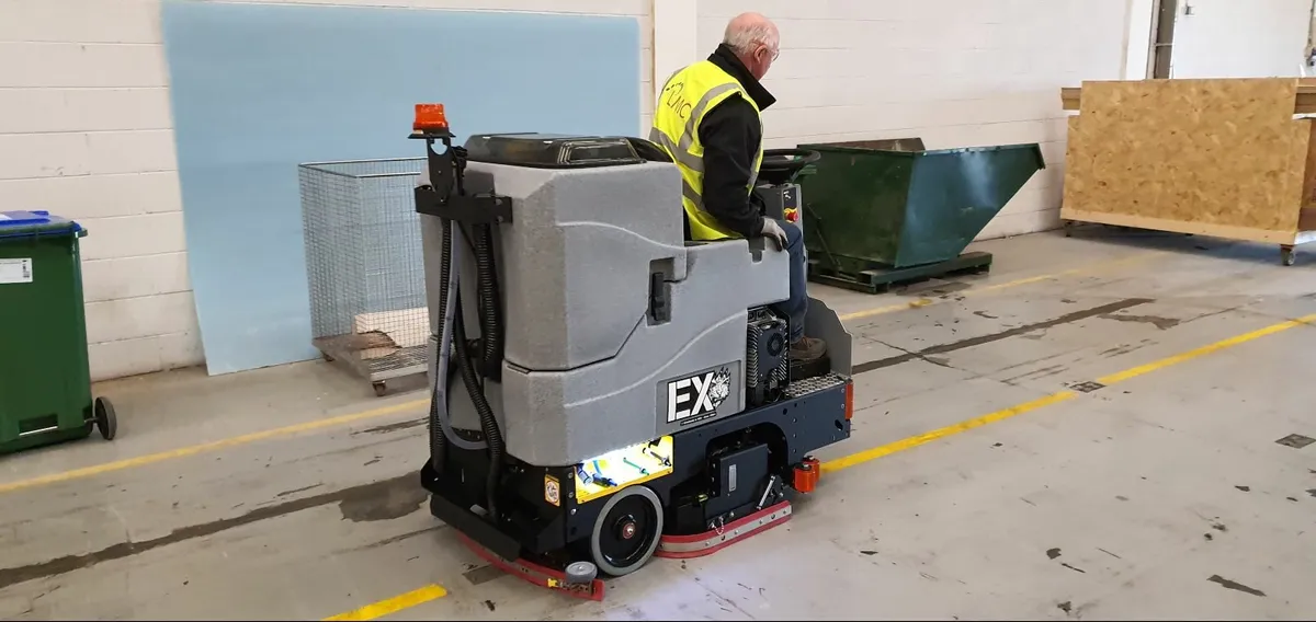 Brand New Tomcat EX33C Ride-On Scrubber Dryer - Image 3