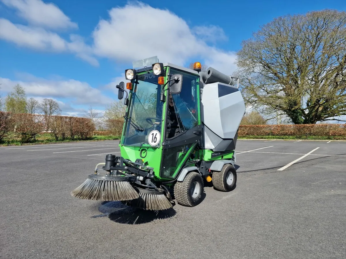 🚜 Egholm 2150 Diesel Sweeper – Second-Hand - Image 1