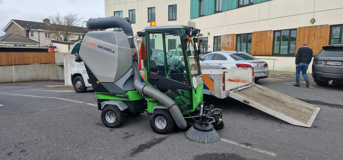 🚜 Egholm 2150 Diesel Sweeper – Second-Hand - Image 2