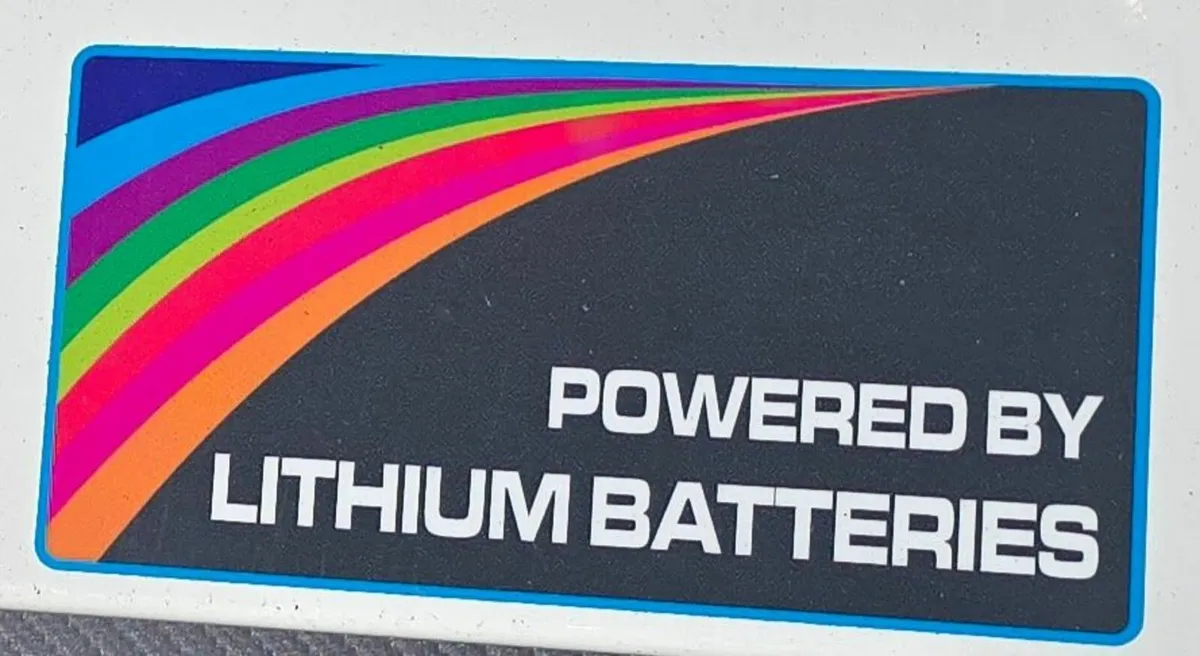 MaxWind Lithium-battery power street  sweeper - Image 2