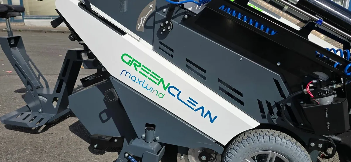 MaxWind Lithium-battery power street  sweeper - Image 3